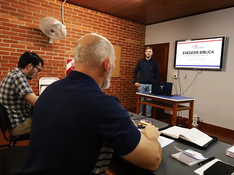 chog-theology-training_daniel-warner-presentation-800x600